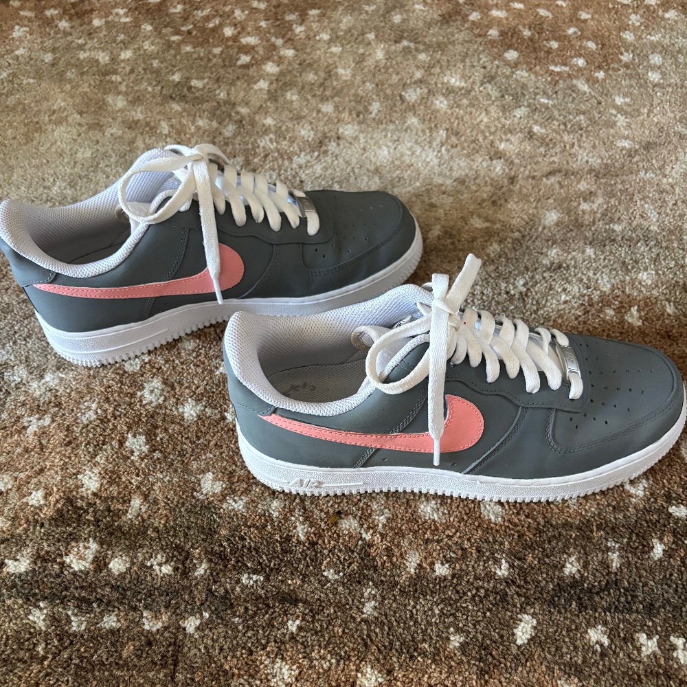 Nike Air  – Medium Gray with Pink Swoosh –  Like New - Size 9